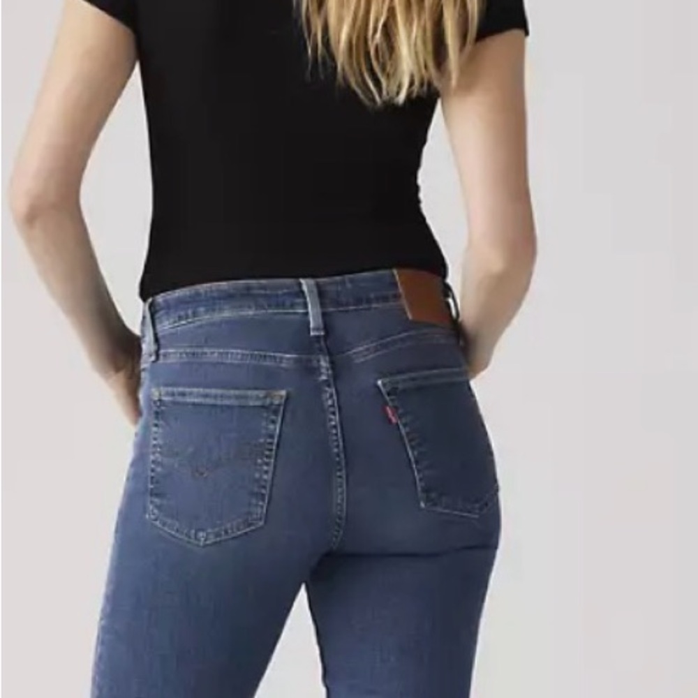 Levi's Women's High-Rise Skinny Jeans in Medium Blue